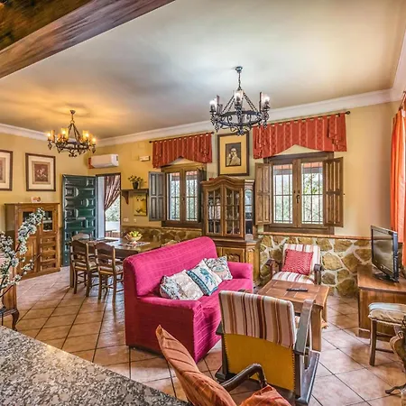 Holiday home Stunning In Cordoba With Kitchen