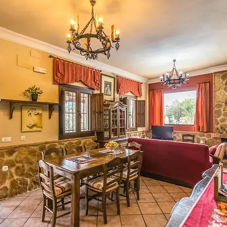 Holiday home Stunning In Cordoba With Kitchen Carcabuey