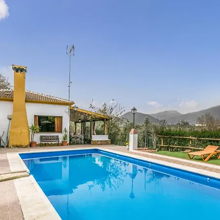 Stunning In Cordoba With Kitchen