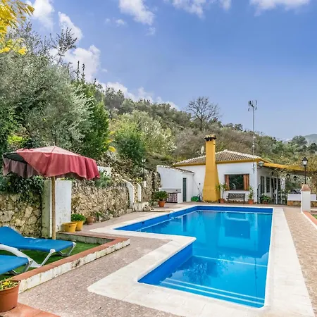 Stunning In Cordoba With Kitchen Holiday home *