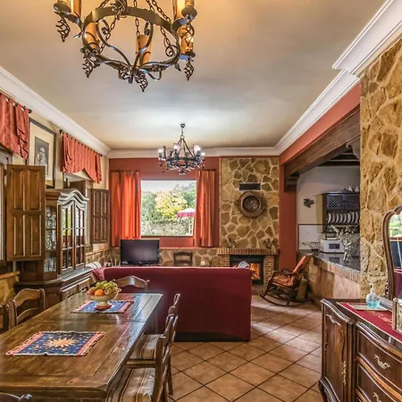 Holiday home Stunning In Cordoba With Kitchen