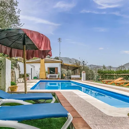 Holiday home Stunning In Cordoba With Kitchen Carcabuey