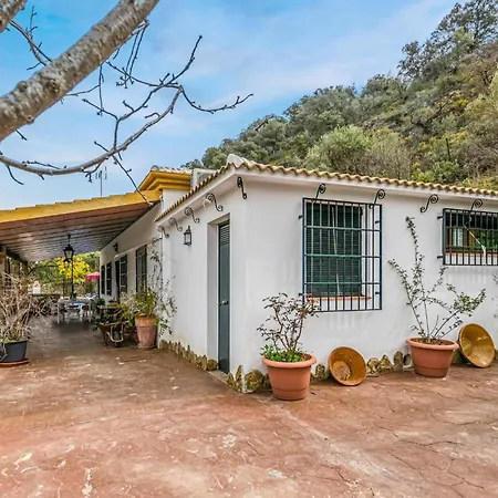 Holiday home Stunning In Cordoba With Kitchen